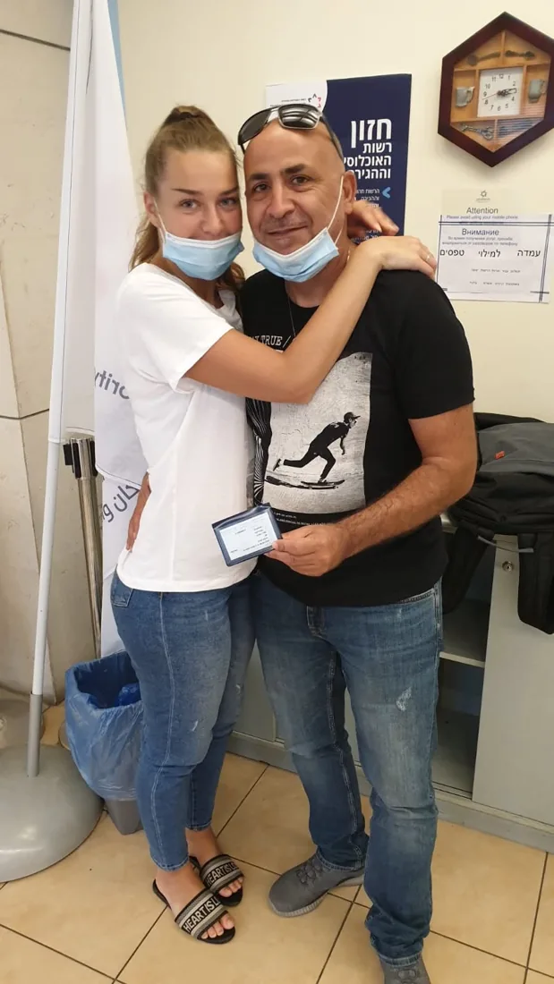 אבי ואנג׳ליקה — מתוך פרסום המשרד.